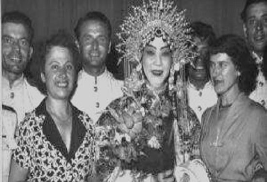 “Ibrahim Tukiçi pinte vetëm ujë të ngrohtë me rujt zanin, kurse sot, shumë këngëtarë të rinj, abuzojnë me alkool e duhan dhe e kanë prishë atë…”/ Biseda e panjohur me soprano e famshme Marie Kraja