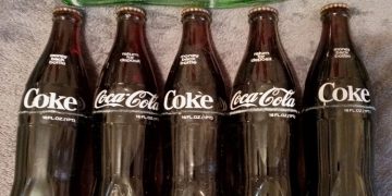 “Gjatë periudhës së Enver Hoxhës, fëmijët shqiptarë, i perceptonin shishet Coca-Cola që lundronin përgjatë lumit Buna nga Jugosllavia fqinje, si…”/ Reportazh në Shqipërinë e pas viteve ’90-të