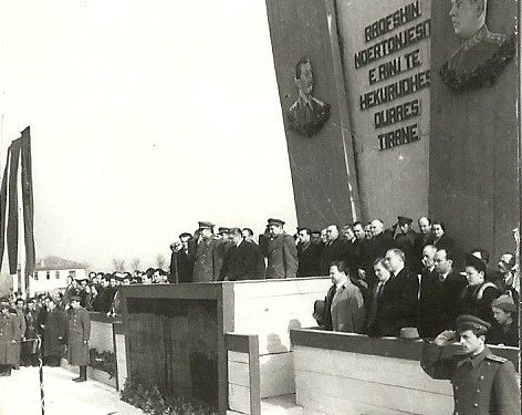 “Vetëm dy veta e kundërshtuan Enver Hoxhën ballë për ballë, Ramadan Çitaku dhe Pilo Persiteri, të cilat ia thanë në sy se…”/ Fragment nga libri “Enigma e një epoke”, të Ahmet Xhavit Delvinës