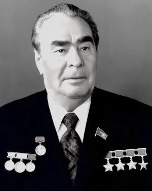 “Në mbledhjen demaskuese para popullit, një fshatar i tha; ti Fran, ja ke vënë emrin ‘Brezhnjev’ djalit, pasi pret që Bashkimi Sovjetik…”/ Zbulohet dokumenti me ngjarjen që alarmoi Komitetin Qendror në ’69-ën