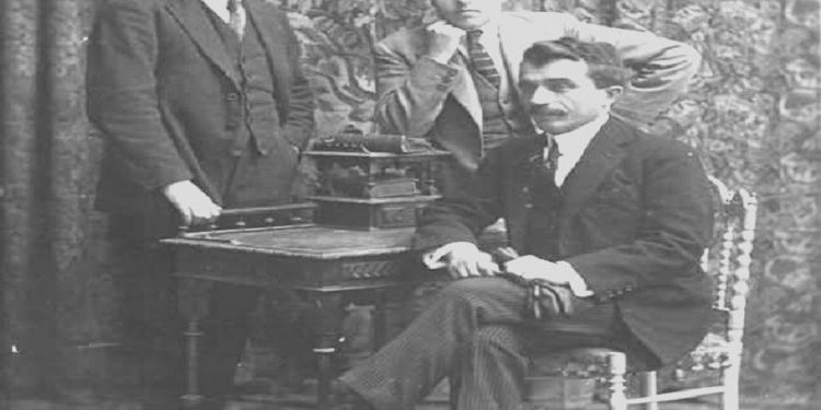 “Në gjyqin e Koci Xoxes, përveç rastit të avokat Myzafer Pipa, që pasi e torturuan me hekur të skuqur e hodhën nga shkallët, u fol dhe për Koço Kotën…”/  Si e mbytën në Burrel, ish-kryeministrin e Mbretit Zog