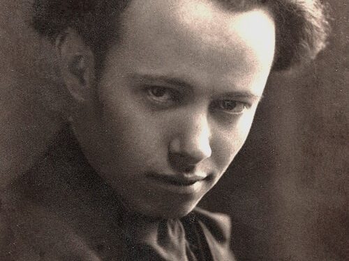 Përtej skulpturës: Floriana Paskali zbulon arkivin e panjohur të atit, nga vargjet në ‘Dielli’, te esetë e viteve ’20-të