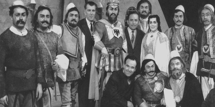 “Piktori i Merituar” Shaban Hysa, mitiku i skenografisë shqiptare, autor i mbi 250 punëve në Teatrin Kombëtar dhe Teatrin e Operas e Baletit!