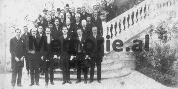 “Kur Hariton e morën për ta ekzekutuar, ai fare i qetë palosi fletën e romanit që po lexonte dhe shkoi bashkë me policët…”/ Historia e tragjike e familjes Bezhani, që hapi bankën e parë në Vlorë në 1850-ën