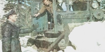 “Ngricat vazhdojnë, – 22 gradë, ushtarët me flluska në duar e këmbë nga të ftohtit, rrugët të bllokuara, nga orteku në Vilë, u gjetën 7 të vdekur, kërkohen 5 të tjerë, në Spaç te kampi…”/ Dokumenti sekret i 15 janarit ‘85