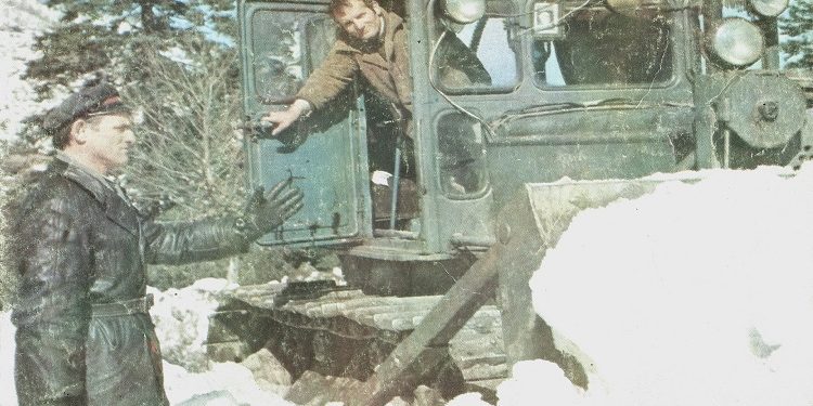 “Ngricat vazhdojnë, – 22 gradë, ushtarët me flluska në duar e këmbë nga të ftohtit, rrugët të bllokuara, nga orteku në Vilë, u gjetën 7 të vdekur, kërkohen 5 të tjerë, në Spaç te kampi…”/ Dokumenti sekret i 15 janarit ‘85