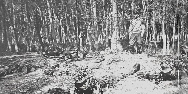 “Shkoi te Komiteti Qendror dhe kërkoi të takonte udhëheqësin kryesor, Enver Hoxhën, por kur u konstatua se kishte lyer rrobat me benzinë…”/ Zbulohet dokumenti i Sigurimit, me ngjarjen e bujshme të 7 majit ‘75