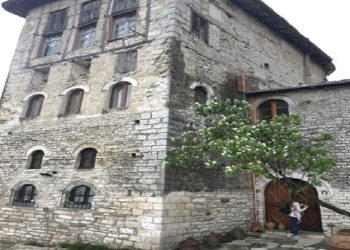 “Karagjozatët ishin shumë të pasur, prej tyre kanë dalë edhe disa patriotë, por ata shquhen edhe për jetëgjatësinë, pasi Ali Karagjozi jetoi 120 vjet…”/ Historia e një prej fiseve më të njohura të Gjirokastrës