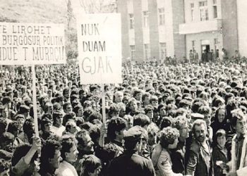 “Me datën 11 dhe 14 janar 1990, rinia e qytetit të Shkodrës, të paisun me çekiçë e vegla të tjera, u tubuan rreth shtatores së Stalinit dhe…”/ Ditari i panjohur i Pjetër Mërnaçaj nga SHBA-ja, i arratisur në 1958