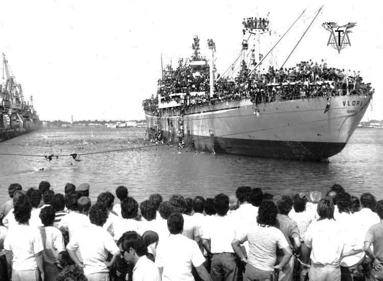“At the pier of Himara, a fishing vessel took on board several civilians and the non-commissioned officer of the border post, and set off toward Italy along with the police commander and three soldiers, who…” / Secret documents revealed from the “March Exodus” of ’91.