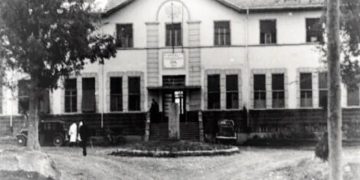 “Para operacionit, Alizoti i tha Dr. Paparistos; mora vesh se do më hidhni gjak, por të lutem, ma zgjidhni atë, se jemi racë trimash ne…”/ Historia e panjohur e librarit të famshëm të Gjirokastrës