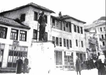 “Librar si Alizoti, nuk kisha parë në të gjithë vendin, kudo ku kisha shëtitur, nga Jugu në Veri, ai kishte lexuar të gjitha librat dhe….”/ Dëshmia e rrallë e ish-redaktorit të “Hosteni”-t