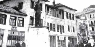 “Librar si Alizoti, nuk kisha parë në të gjithë vendin, kudo ku kisha shëtitur, nga Jugu në Veri, ai kishte lexuar të gjitha librat dhe….”/ Dëshmia e rrallë e ish-redaktorit të “Hosteni”-t