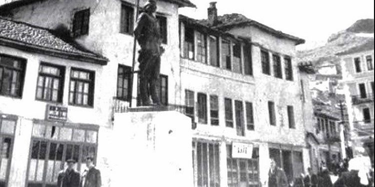 “Librar si Alizoti, nuk kisha parë në të gjithë vendin, kudo ku kisha shëtitur, nga Jugu në Veri, ai kishte lexuar të gjitha librat dhe….”/ Dëshmia e rrallë e ish-redaktorit të “Hosteni”-t