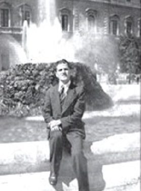 “Kur pashë librat marksiste-leniniste e serinë e veprave të Enverit dhe i thashë Alizotit; paske shumë nga këto, ai…”?! / Dëshmia e rrallë e Dritëro Agollit, për librarin e famshëm të Gjirokastrës