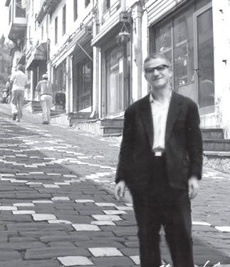 “Kultura e tij vinte natyrshëm edhe ngaqë ish pjesë e një rrethi shoqëror mjaft të ngritur, nga shkrimtarë dhe artistë, mjekë, gazetarë, politikanë, ku ai…”/ Refleksionet e regjisorit dhe publicistit të njohur