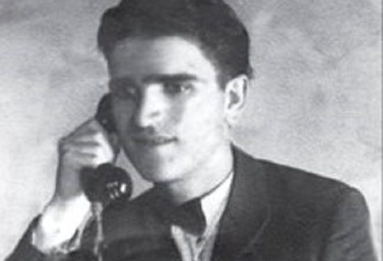 “Kur pashë librat marksiste-leniniste e serinë e veprave të Enverit dhe i thashë Alizotit; paske shumë nga këto, ai…”?! / Dëshmia e rrallë e Dritëro Agollit, për librarin e famshëm të Gjirokastrës