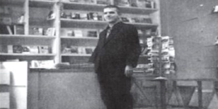 “Kur pashë librat marksiste-leniniste e serinë e veprave të Enverit dhe i thashë Alizotit; paske shumë nga këto, ai…”?! / Dëshmia e rrallë e Dritëro Agollit, për librarin e famshëm të Gjirokastrës