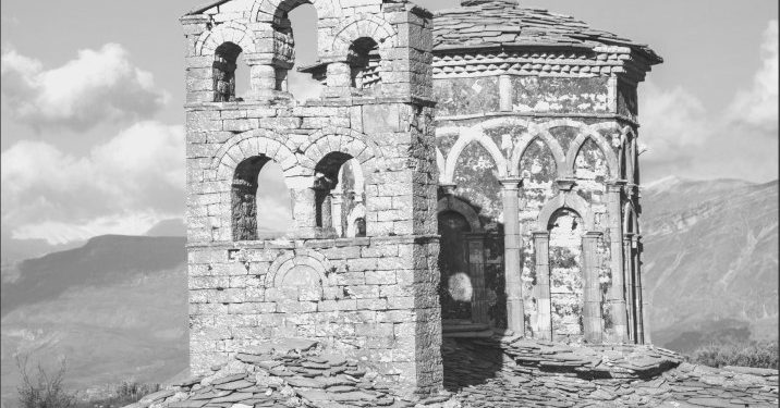 “Vangjeli dorëzoi në Mitropolinë e Beratit në 1957-ën, Kodikun e Manastirit të Shën Kozmait, i njohur ndryshe edhe si Kodiku i Fierit, pasi…”/ Historia e panjohur e Sotir Bitrit dhe Vangjel Lules, dy intelektualëve fierakë