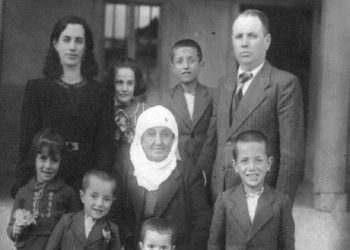 “Babai ishte korrier i Enverit dhe ndihmoi me flori Lëvizjen, nëna, Myrvet Baholli, kushëri e dytë e Nexhmijes, por familja jonë u masakrua…”/ Historia tragjike e Demir bej Bungos, që vdiq në kënetën e Maliqit