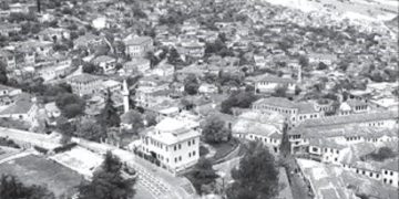 “Kur një e moshuar nga Dropulli i kërkoi Alizotit që t’i jepte një gjë për ta varur në mur, ai i tha po të jap një shenjtor e i dha portretin e Marksit…”/ Historia e panjohur me librarin e famshëm të Gjirokastrës