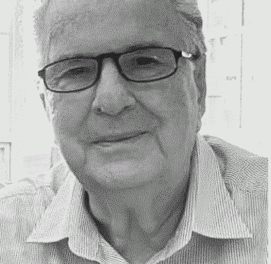 “I sapoardhur në Shqipëri e në Vlorë dhe nuk dija asnjë fjalë shqip, ishte Dionisi që pati durimin të merrej me mua, si vëllai im i madh…”/ Dëshmia e rrallë e Timo Fllokos, për shkrimtarin që u shua dje në Athinë