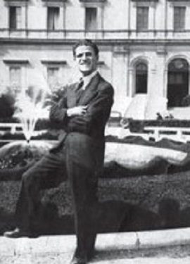 “Kur pashë librat marksiste-leniniste e serinë e veprave të Enverit dhe i thashë Alizotit; paske shumë nga këto, ai…”?! / Dëshmia e rrallë e Dritëro Agollit, për librarin e famshëm të Gjirokastrës