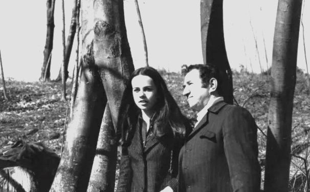 “Në ’73-in erdhi Kadare në Milano me disa shokë për të më takuar dhe kur ai më tha; ‘Kodra, duhet të dërgosh në Tiranë disa katalogë, se nuk të njohin’, unë…”! / Dëshmia e rrallë e Ibrahim Kodrës