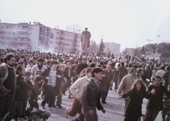 “Adrian Besnik Meta, mekanik në Parkun e MPB, ka drejtuar makinën ‘IFA’, ku ishte lidhur monumenti Enver Hoxhës, në Fier, Korçë e Durrës bustet i hoqën…”/ Raportet sekrete të Sigurimit, 20 shkurt ‘91