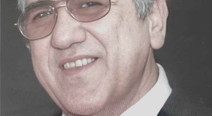 “I sapoardhur në Shqipëri e në Vlorë dhe nuk dija asnjë fjalë shqip, ishte Dionisi që pati durimin të merrej me mua, si vëllai im i madh…”/ Dëshmia e rrallë e Timo Fllokos, për shkrimtarin që u shua dje në Athinë