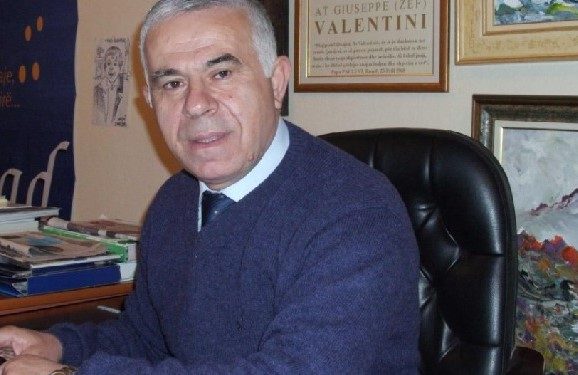 “’Laokoonti’ i heshtur: vuajtja, maskimi dhe disidenca e fshehtë e Ismail Kadaresë në regjimin komunist, është forma më e lartë e rezistencës, pasi…”/ Refleksionet e studiuesit dhe botuesit të njohur