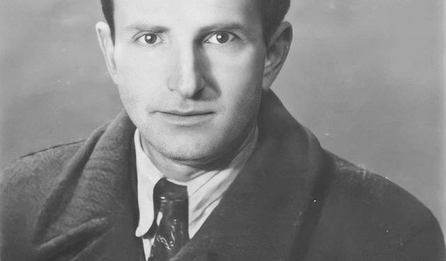 “Anton Mazreku nuk ishte vetëm një komentator i futbollit, por ai spikati në krijimtari poetike, shënime letrare, në përkthime artistike veprash poetike…”/ Ana e panjohur e mjeshtrit të mikrofonit sportiv