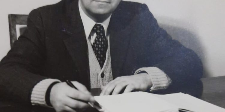 “Në vitet 1940 – ‘41, Enver Hoxha si me shaka, e pyeste babain tonë; more Neki Bej, besoj se vëllait të Nuredin Bej Vlorës, ja kanë besuar ruajtjen e parave të sojit tyre…”?! / Dëshmia e rrallë e nipit të Esat Dishnicës