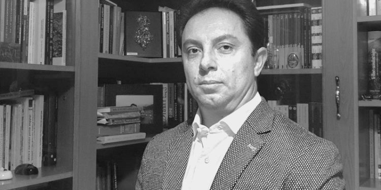 “Në janar 1979, në prag të përmbysjes së Shahut në Iran, Enver Hoxha shkruan në ditarin politik, se Lindja e Mesme mund të jetë shkëndija e një lufte botërore, pasi…”/ Refleksionet e studiuesit të njohur