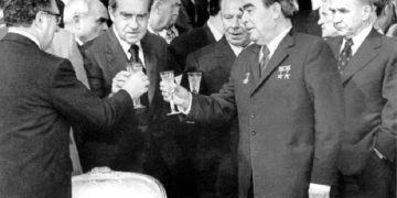 “Sapo iku Kosygin, në Lindjen e Mesme vrapoi Kissinger dhe botës iu tha se ai shkoi me një ‘plan paqeje’ për…”/ Shkrimi i Enver Hoxhës dhjetor ’73, për konfliktin ndërmjet Izraelit dhe vendeve arabe