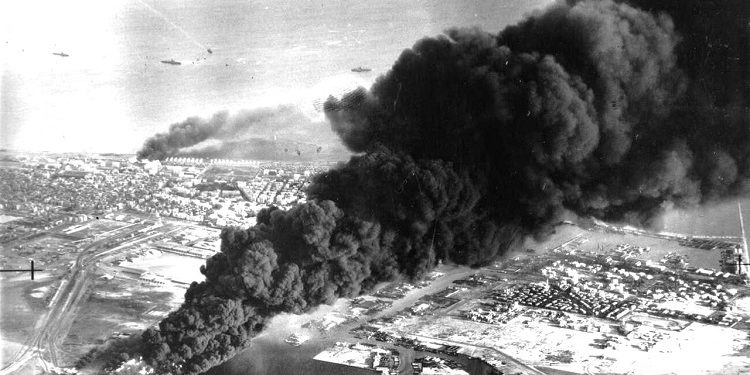 “Sikur mos mjaftonte agresioni i Izraelit, qeveritë britanike dhe franceze, nën pretekstin e sigurimit të kalimit nëpër Kanalin e Suezit, i kanë dërguar…”/ Ditari politik i Enver Hoxhës, nëntor 1956 -‘57