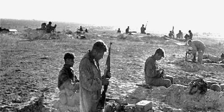 “Sikur mos mjaftonte agresioni i Izraelit, qeveritë britanike dhe franceze, nën pretekstin e sigurimit të kalimit nëpër Kanalin e Suezit, i kanë dërguar…”/ Ditari politik i Enver Hoxhës, nëntor 1956 -‘57