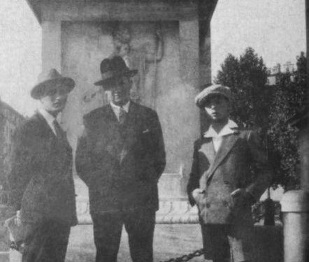 “Në prill 1993, kur në një dhomë të errët të Katedrales së Shkodrës, Nënë Tereza u ul në gjunjë para tij, duke thënë: më jep bekimin tënd, Dom Mikeli…”/ Historia e panjohur e Kardinalit të parë shqiptar