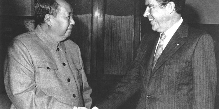 “Në janar 1979, në prag të përmbysjes së Shahut në Iran, Enver Hoxha shkruan në ditarin politik, se Lindja e Mesme mund të jetë shkëndija e një lufte botërore, pasi…”/ Refleksionet e studiuesit të njohur