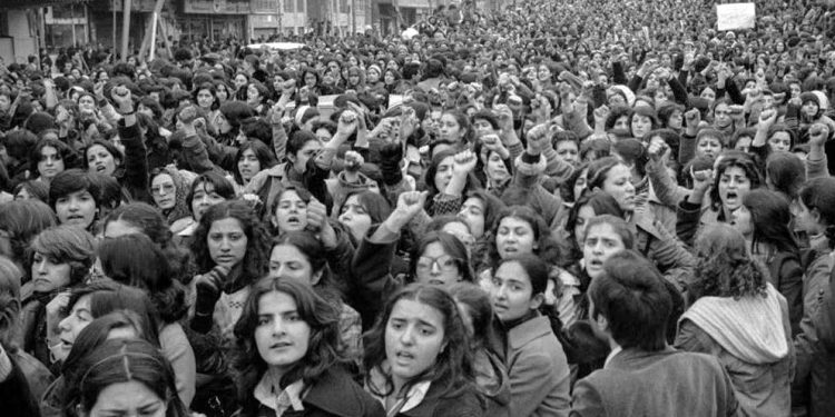 “Në janar 1979, në prag të përmbysjes së Shahut në Iran, Enver Hoxha shkruan në ditarin politik, se Lindja e Mesme mund të jetë shkëndija e një lufte botërore, pasi…”/ Refleksionet e studiuesit të njohur