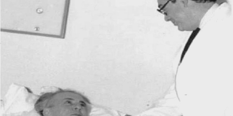 “Hektor Peçi, më ka treguar se kur shërbente si mjek i Enver Hoxhës, e njoftuan të shkonte në burgun e Burrelit dhe kur hyri në qeli, pa të shtrirë në…”/ Dëshmia e ish-kryeinxhinierit të RTSH-së