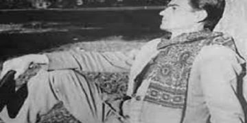 “Kur Lefter Çipa dëgjoi këngën dhe pa që teksti tij ishte deformuar në; ‘Djem e vajza porsi flutur / Që i rrit nëna Parti…’,iu duk tradhti ndaj Petro Markos dhe…”/ Dëshmia e rrallë për “Lasgushin e Bregut”