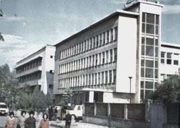 “Drejtori i Parkut Automobilistik të Fushë-Arrëzit, Arif Halili, bëri të pamundurën të më rregullonte, por përgjigjja e kreut të RTSH-së, Marash Hajati, ishte denoncuese …”! / Dëshmia e rrallë e Agron Aranitasit