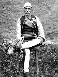 “Bjeshkët e Vermoshit kje tui marrë Mali i Zi, po t’mos qëndrojshin Uc Turku, Prek Cali me të tjerë, të cilët…”/ Historia e panjohur e bajraktarit të Kelmendit, që Fishta e përjetësoi te ‘Lahuta e Malcis’