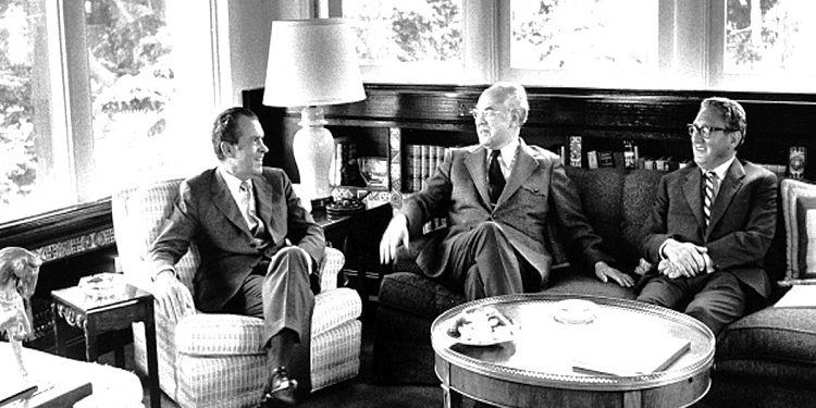 “Sapo iku Kosygin, në Lindjen e Mesme vrapoi Kissinger dhe botës iu tha se ai shkoi me një ‘plan paqeje’ për…”/ Shkrimi i Enver Hoxhës dhjetor ’73, për konfliktin ndërmjet Izraelit dhe vendeve arabe