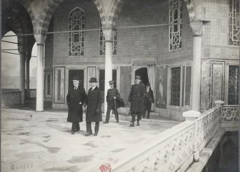 “Pergamenit iu hoqën vulat dhe para syve të historianëve, u shfaq një dokument i çuditshëm, një hartë e plotë dhe e saktë e Antarktidës, e realizuar nga…”/ Historia e panjohur e admiralit shqiptar, Pirro Rajca