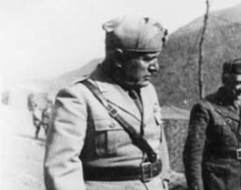 “Në marsin e 1941-it, kur Musolini ishte në Shqipëri, ai kishte planifikuar vizita të shumta në njësitë ushtarake, në tokën shqiptare, por…”/ Fotot e panjohura të Duçës në frontin e luftës italo-greke