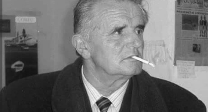 “Thanas Dino nuk ishte nga ata që mund të ‘ngujohej’ brenda fatit të tij, të kthehej thjesht në një kronist manikin, por ai…”/ Historia e gazetarit gjirokastrit që u kritikua nga Enver Hoxha në vitin 1972