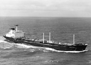 “Në Gjirin e Rodonit e Ksamil janë dy anije sovjetike, në kufirin me Jugosllavinë janë shtuar trupat ushtarake, postat greke me flamurin në gjysëm shtizë…”/ Raportet e Sigurimit, 11 prill ‘85, ditën që vdiq Enver Hoxha