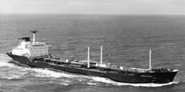 “Në Gjirin e Rodonit e Ksamil janë dy anije sovjetike, në kufirin me Jugosllavinë janë shtuar trupat ushtarake, postat greke me flamurin në gjysëm shtizë…”/ Raportet e Sigurimit, 11 prill ‘85, ditën që vdiq Enver Hoxha